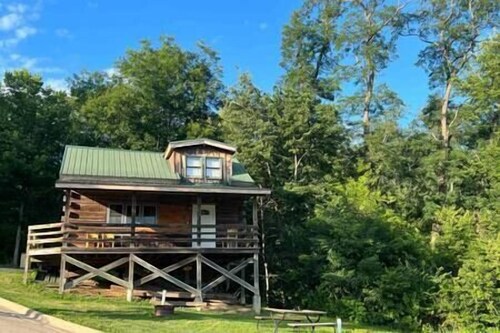 Rustic River Cabin 10