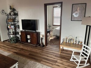 2 soverom, safe på rommet, skrivebord og strykejern/-brett