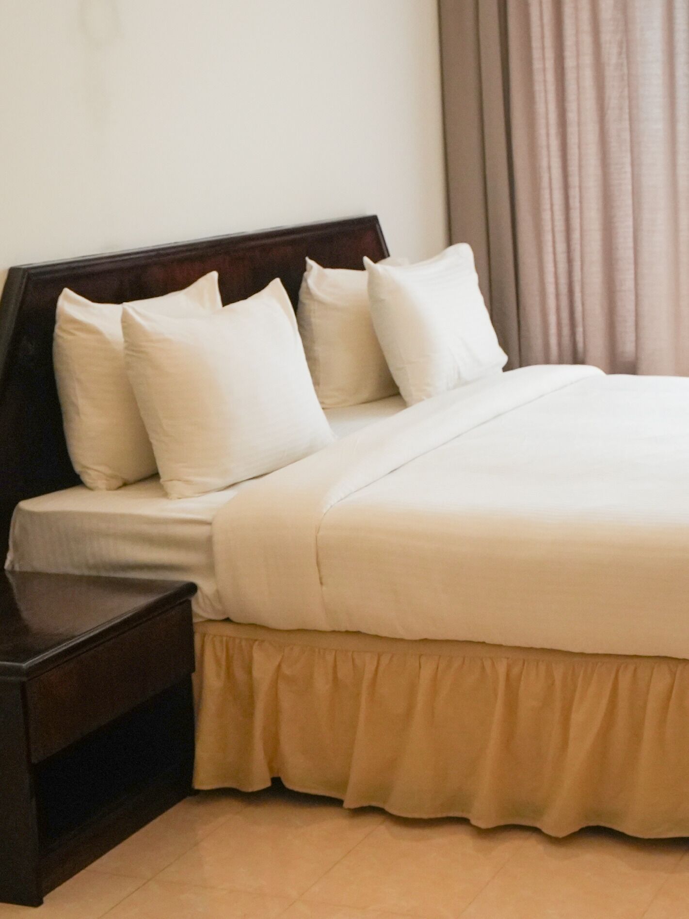 executive room | minibar, in-room safe, desk, laptop workspace