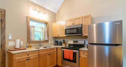 Sunflower Cabin | Wheelchair Friendly with WiFi