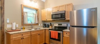Sunflower Cabin | Wheelchair Friendly with WiFi
