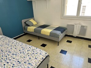 4 chambres, fer et planche Ă repasser, draps fournis