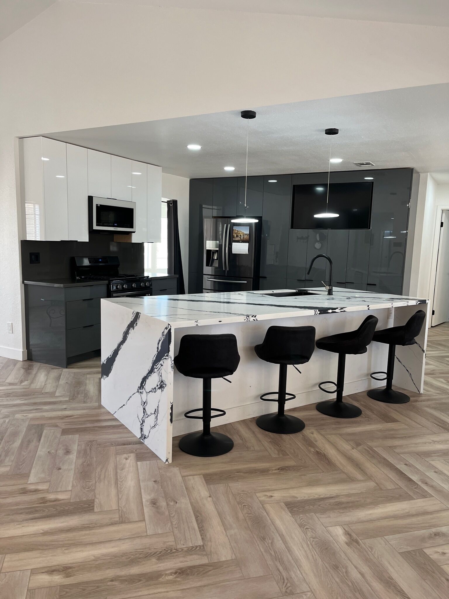 Refrigerador, microondas, horno y parrilla de estufa 