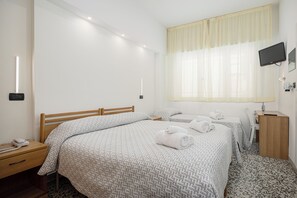 Standard Triple Room | Minibar, in-room safe, desk, free WiFi - Alta Marea (Cesenatico)