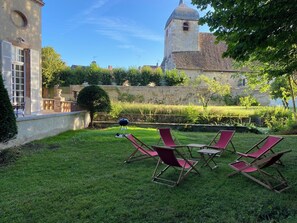 Terrace/patio - A 1h30 de Paris, une Château Confortable et Lumineux et son Parc de 3 Hectares (Villiers-Saint-Benoît)