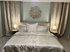 4 bedrooms, iron/ironing board, travel cot, free WiFi - Peaceful Guadalupe Riverfront home minutes from Texas Lutheran & Downtown Seguin (Seguin)