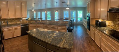 Peaceful Guadalupe Riverfront home minutes from Texas Lutheran & Downtown Seguin