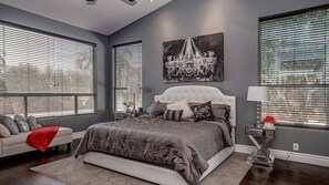 4 bedrooms, iron/ironing board, WiFi, bed sheets