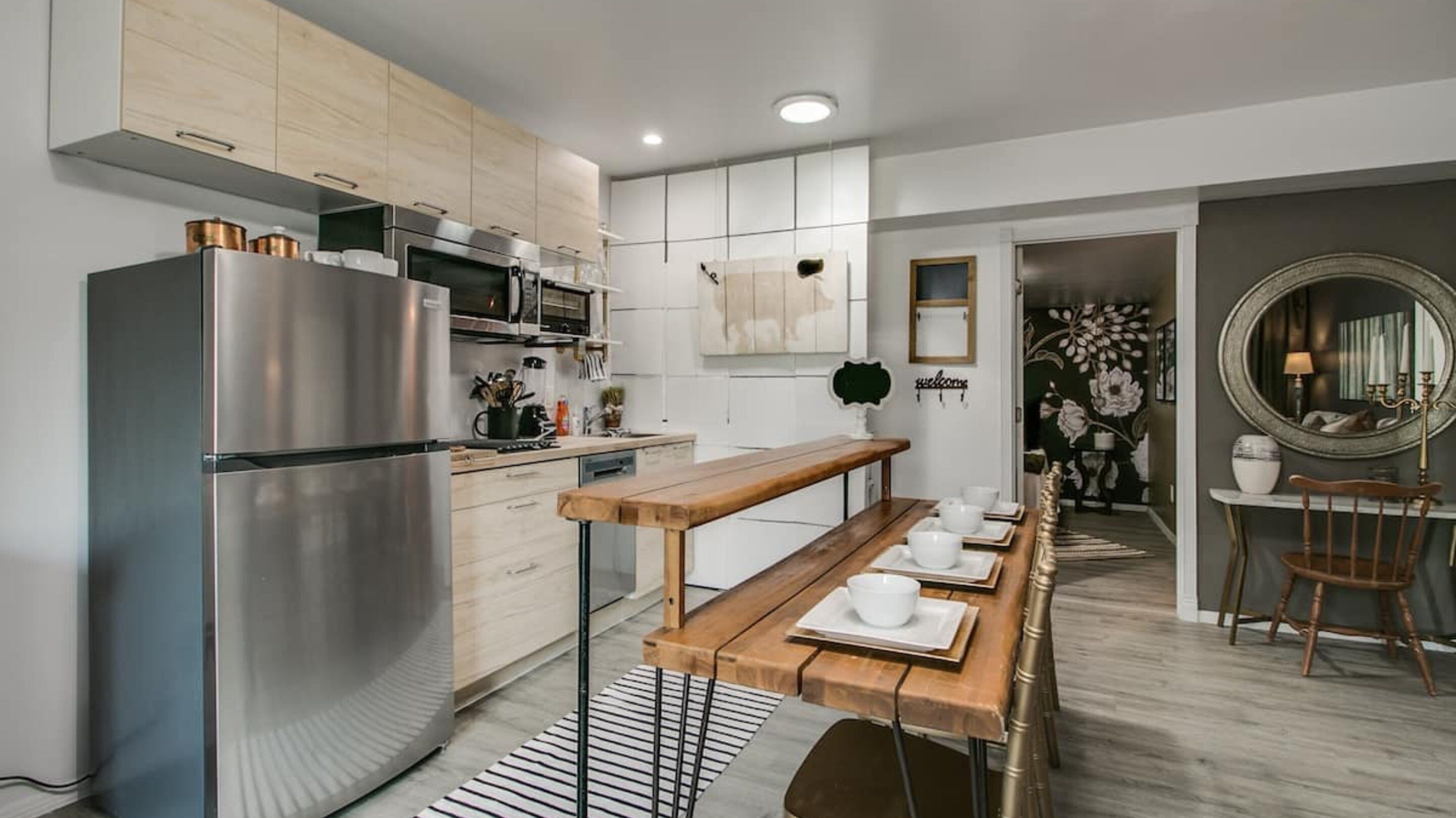 Jääkaappi, mikroaaltouuni, uuni, liesi