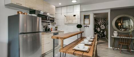 KylskÄp, mikrovÄgsugn, ugn och spishÀll