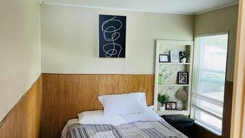2 bedrooms, WiFi, bed sheets