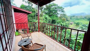 Property grounds - Beautiful & Cozy Casa Aire, Near Lake Arenal (Nuevo Arenal)