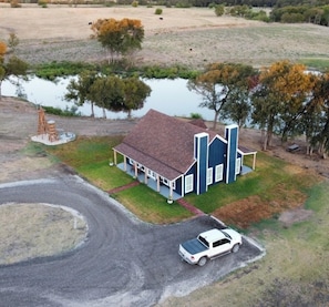 Exterior - Doe's Hideaway - rural retreat (Riesel)