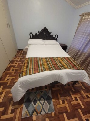 4 slaapkamers, een strijkplank/strijkijzer, wifi, beddengoed