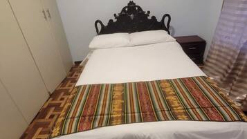 4 habitaciones, tabla de planchar con plancha, wifi y ropa de cama