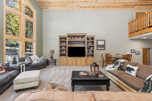 Lazy Bear Lodge | Rustic Luxe Cabin w/ Spa + Game Room