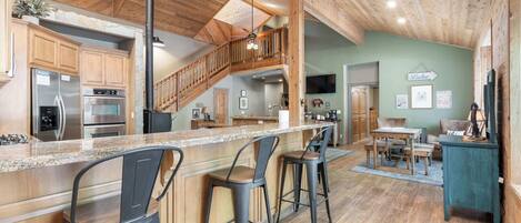 Køleskab, mikrobølgeovn, ovn, kogeplade