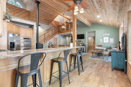 Lazy Bear Lodge | Rustic Luxe Cabin w/ Spa + Game Room