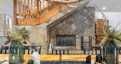 Lazy Bear Lodge- Rustic, Luxe retreat in Shaver!
