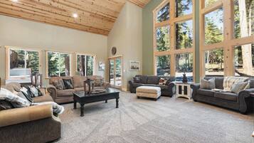 Télévision, cheminée