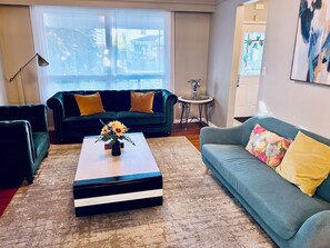 Smart-TV, peis, DVD-spiller og fotballspill