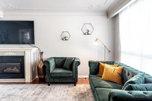 Smart-TV, peis, DVD-spiller og fotballspill