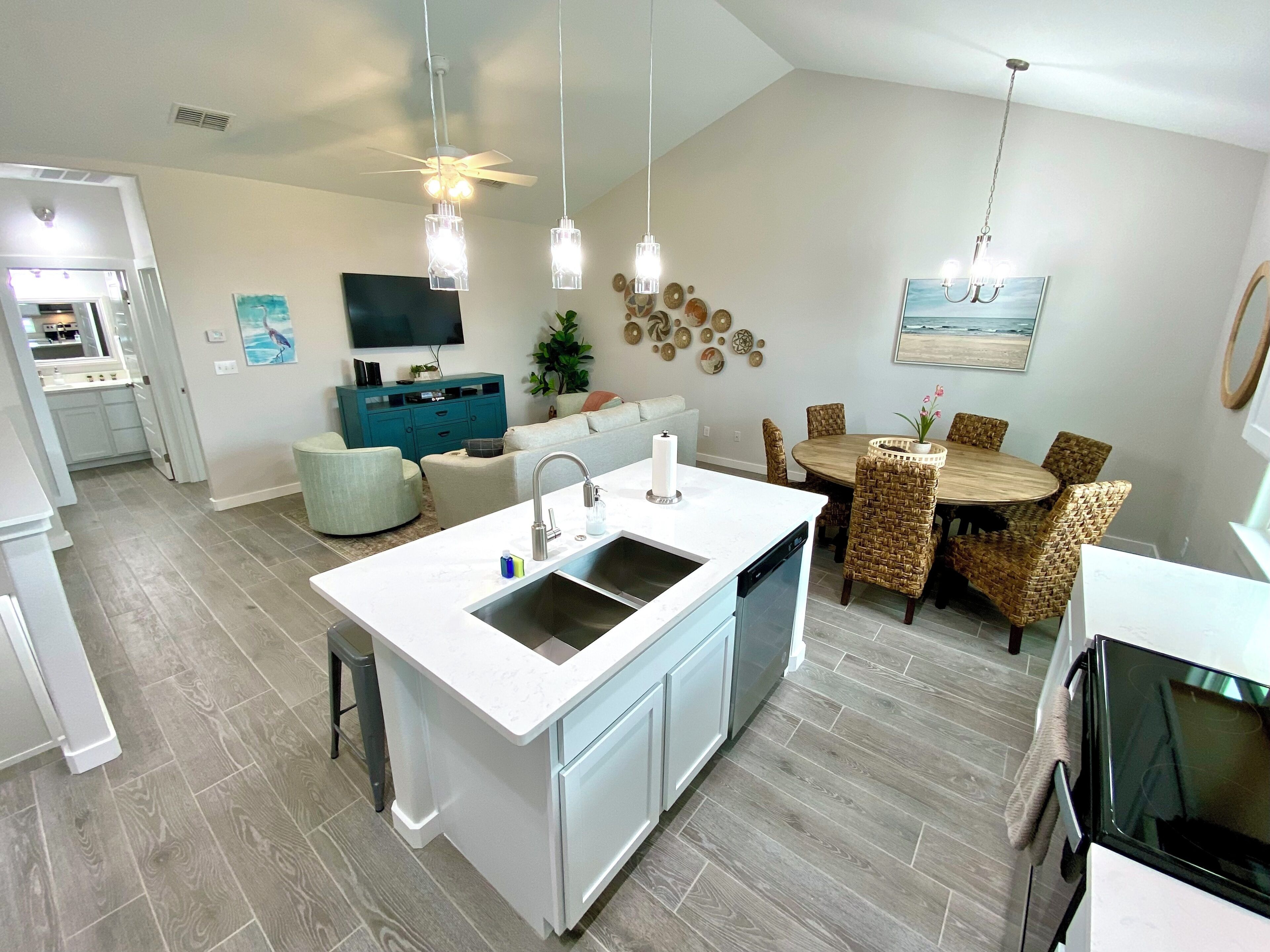 Townhome, Multiple Beds, Patio (ABB126- A Wave From It All) | Private kitchen | Fridge, microwave, oven, stovetop