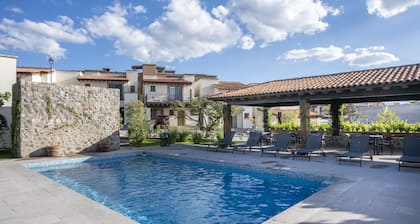 4BR Private Sanctuary with Pools and Gym