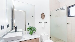 Superior House | Bathroom - 4BR Private Sanctuary with Pools and Gym (San Miguel de Allende)