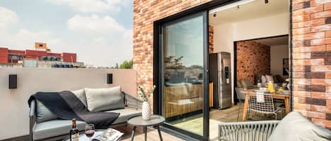 Penthouse with a Private Terrace | Terrasse/Patio