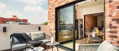 Penthouse with a Private Terrace | Terrace/patio