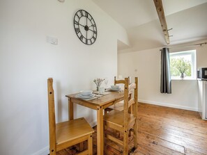 Dining - 1 bedroom accommodation in Stickney, near Boston (Stickney, near Boston)