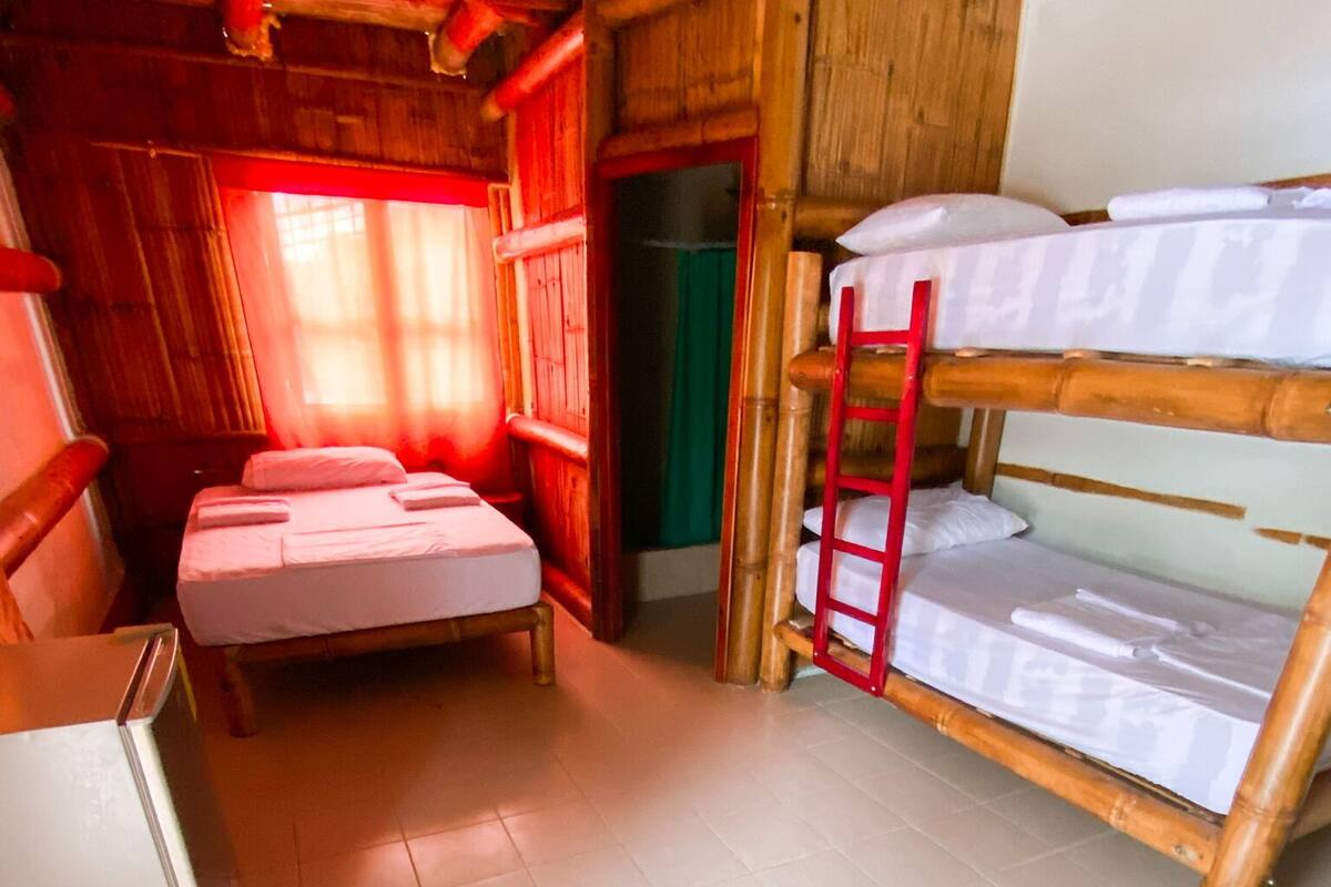 Deluxe Quadruple Room | Premium bedding, individually decorated, individually furnished