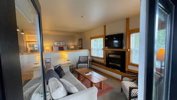 Smart TV, fireplace, DVD player, stereo