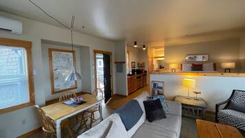 Smart TV, fireplace, DVD player, stereo