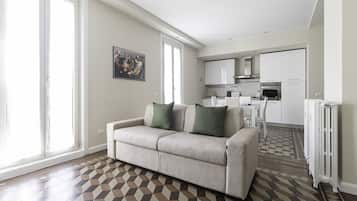 Een smart-tv en boeken