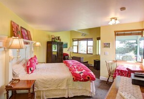 7 bedrooms, iron/ironing board, WiFi, bed sheets