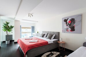 Luxury Apartment | 3 bedrooms, desk, blackout curtains, iron/ironing board - Luxury family apartment on Krizikova st (Prague)