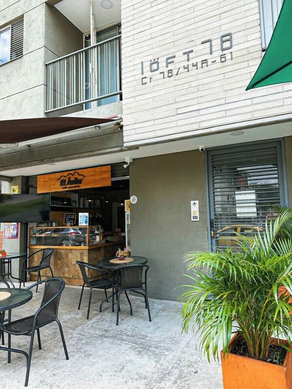 Outdoor dining - Moderno y Acogedor Apartamento Medellín Laureles IV (Medellín)