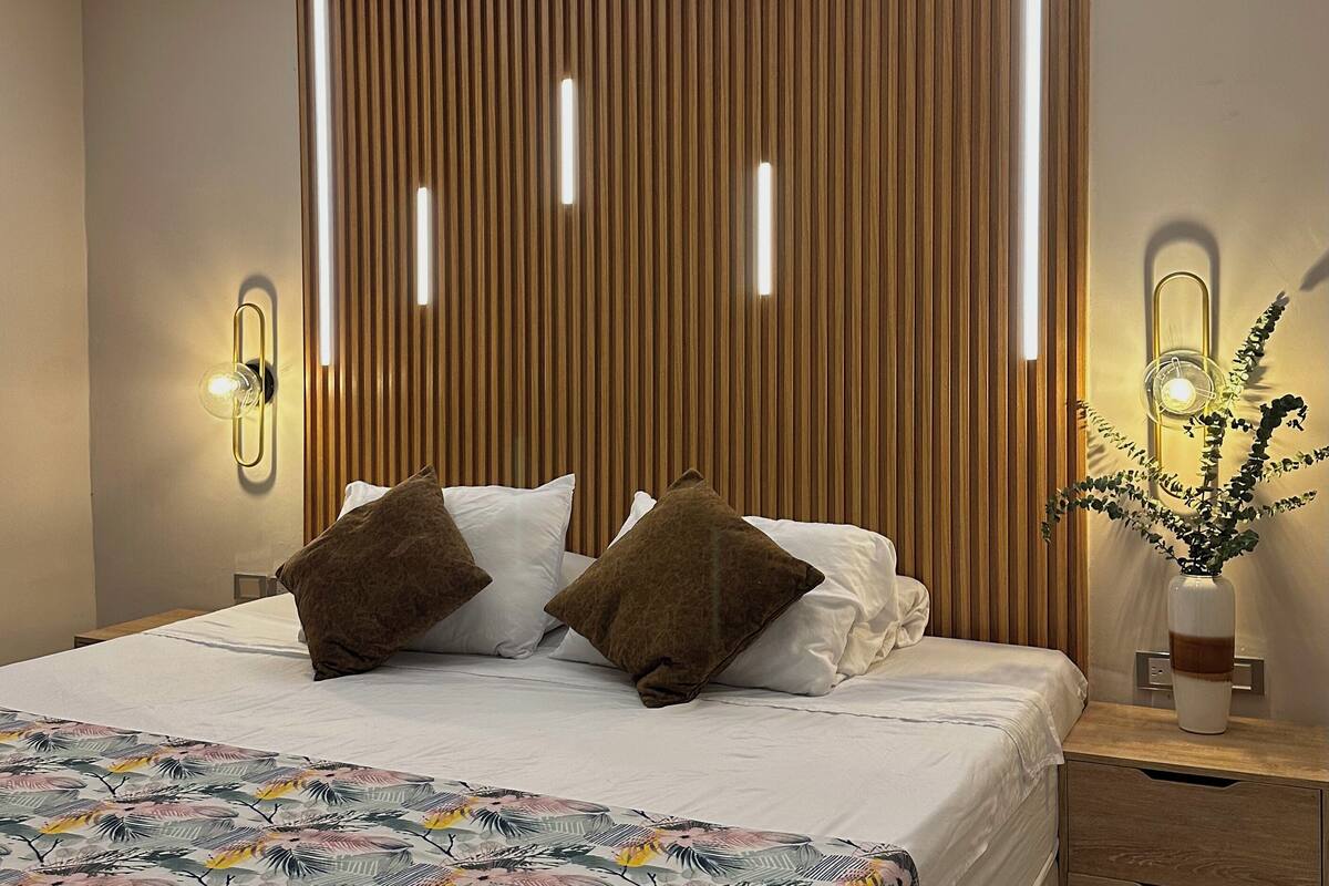 Hypo-allergenic bedding, free WiFi, bed sheets