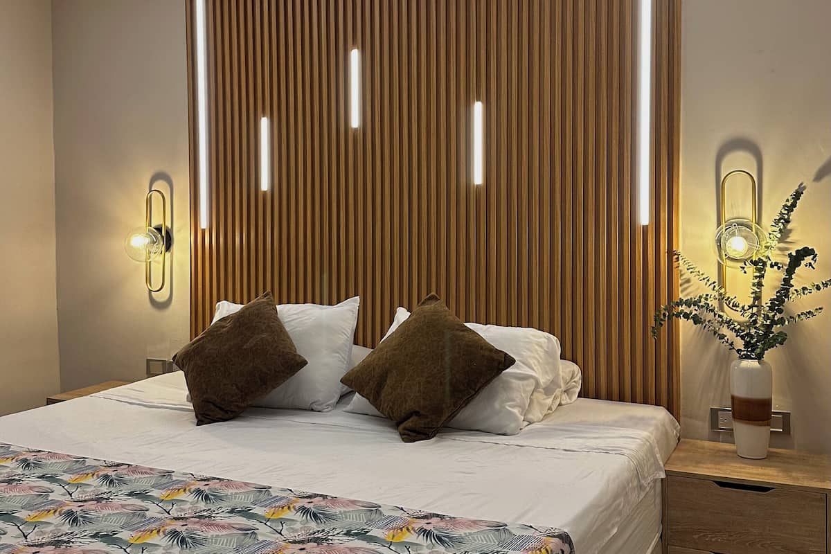 Hypo-allergenic bedding, free WiFi, bed sheets