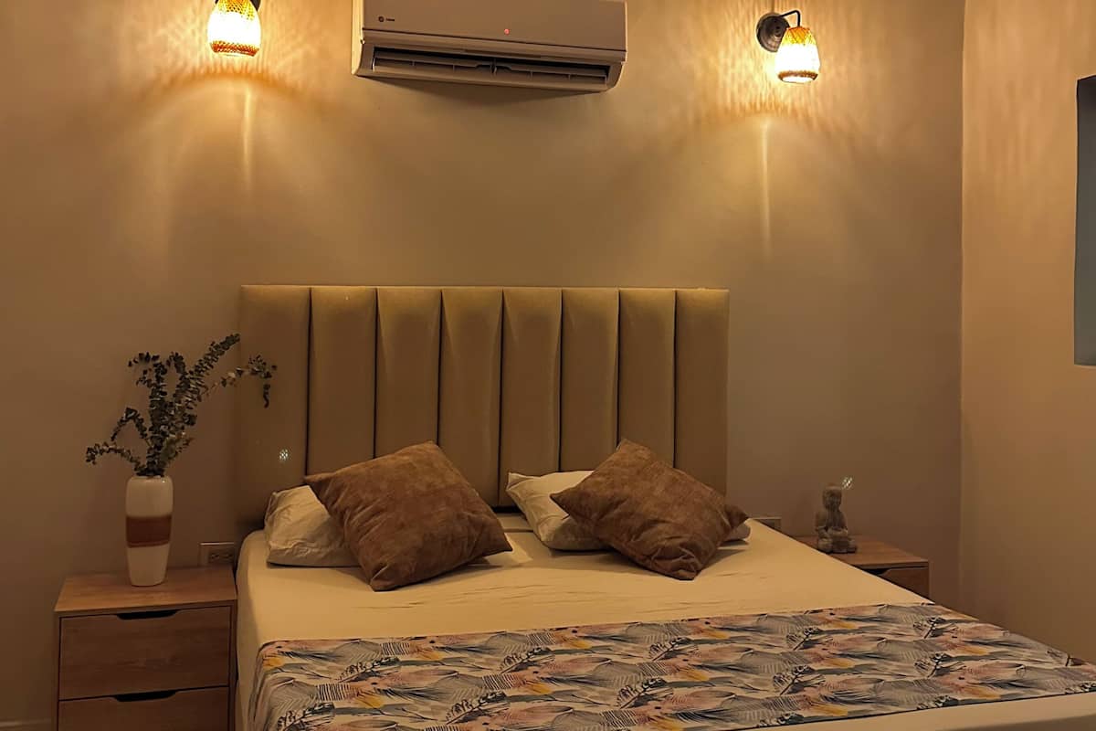 Habitación doble Deluxe, 1 cama matrimonial | 1 habitación, ropa de cama hipoalergénica, wifi gratis y ropa de cama