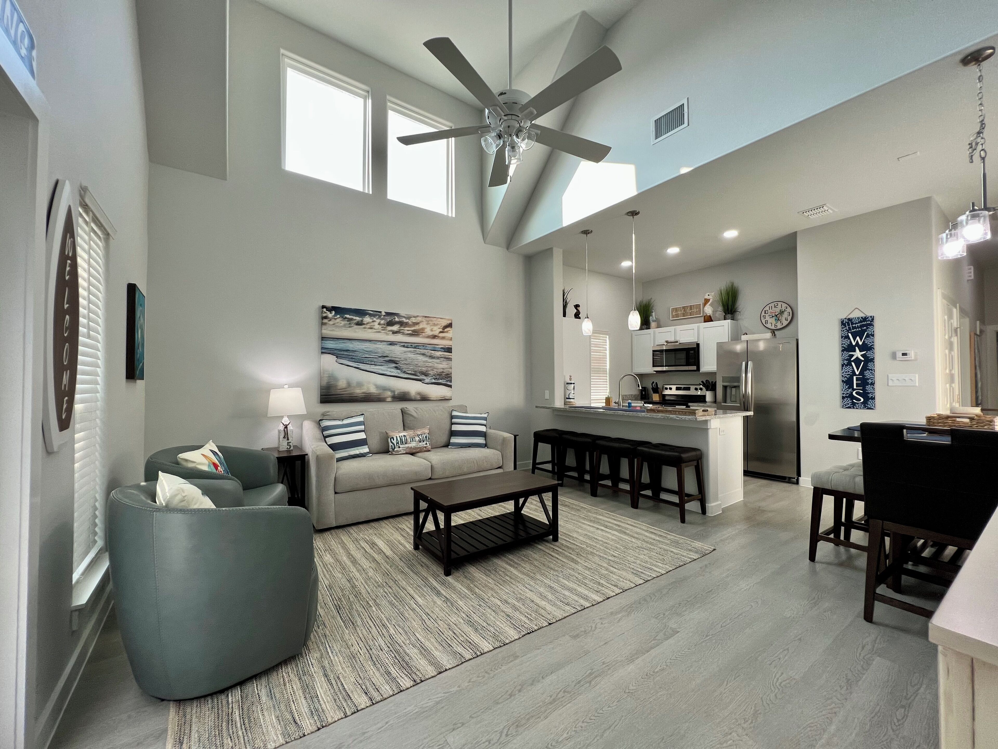 Casa, letti multipli, cucina, vista piscina | Area soggiorno | TV