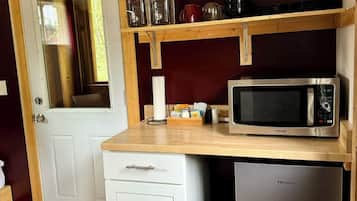 Fridge, microwave, coffee/tea maker, toaster