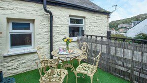 Outdoor dining - 2 bedroom accommodation in Polruan, near Fowey (Polruan, near Fowey)
