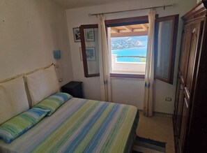 3 bedrooms, iron/ironing board, travel crib, free WiFi