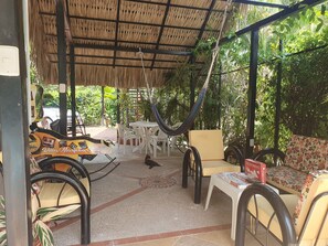 تناول الطعام بالخارج