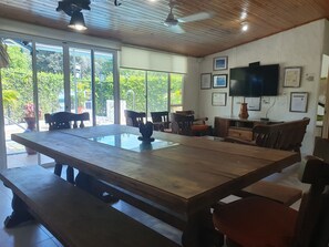 تناول الطعام