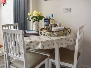 Dining - 2 bedroom accommodation in Sheringam (Sheringam)