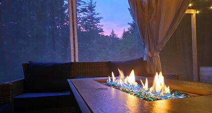 Spacious White Mt. Cabin - Outdoor Patio with Fireplace and Games